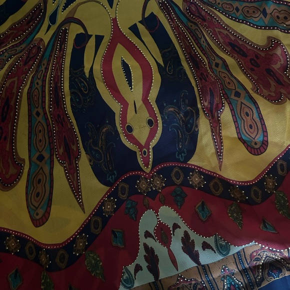 Soft silky scarf - Picture 4 of 6